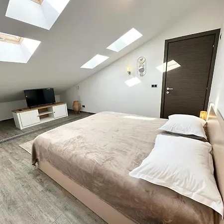 Forest View Silver M B34 Apartment