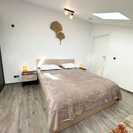 Forest View Silver M B34 Apartment *